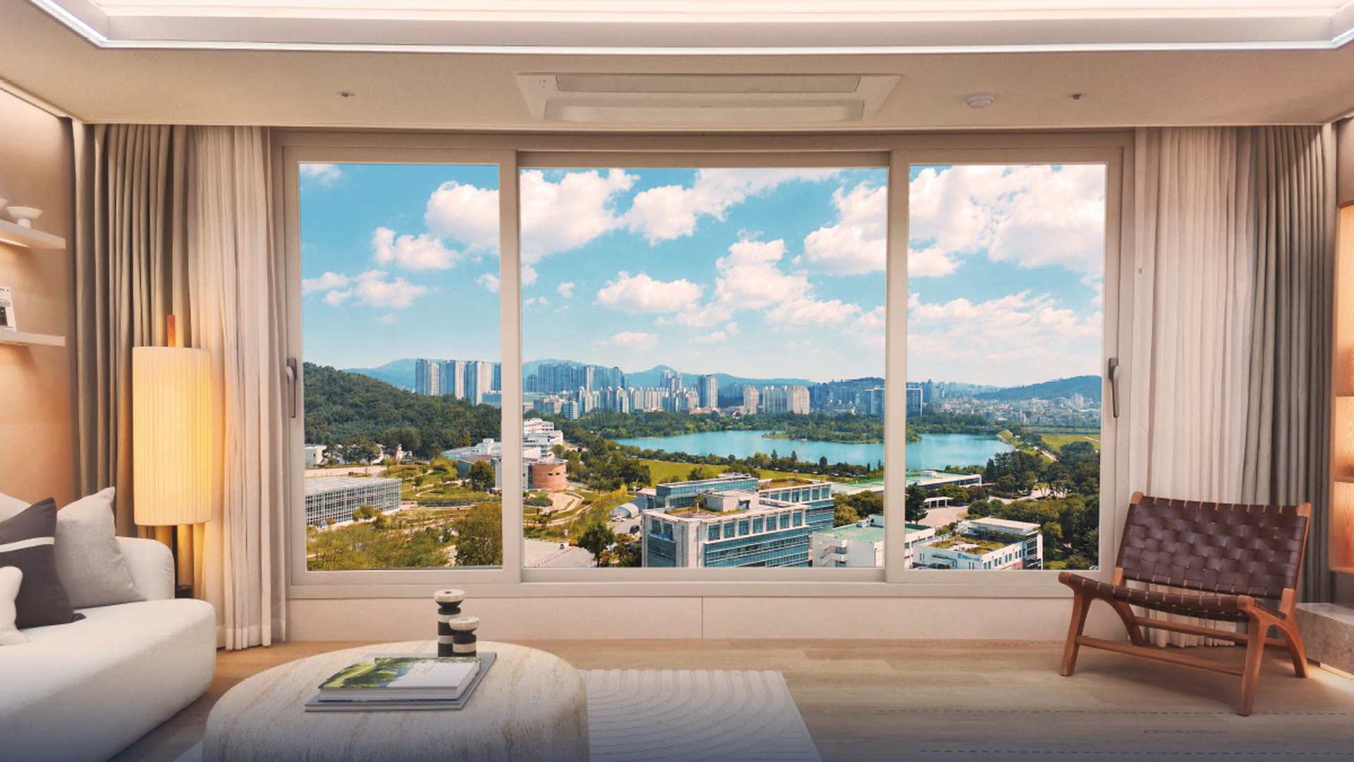 LAKE VIEW — 거실 창 너머 호수 조망 연출 이미지